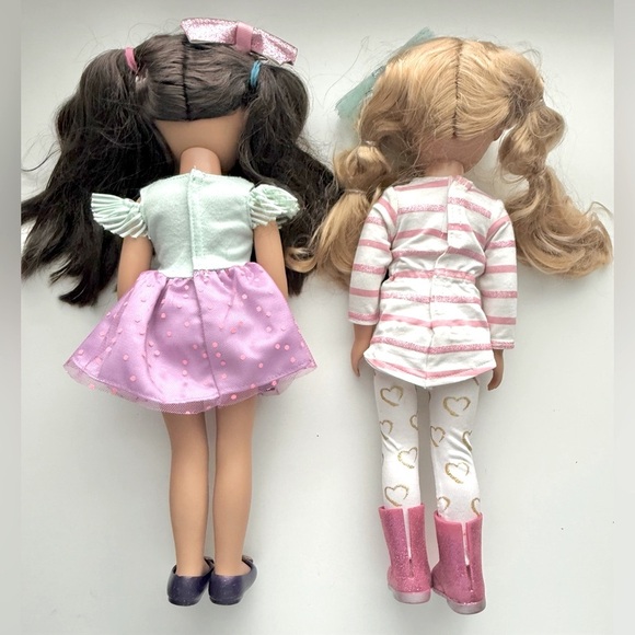 2 Glitter Girls Poseable Fashion Dolls and two additional outfits included - Picture 9 of 15